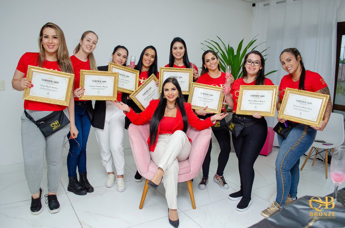 O mundo é de vocês, minhas pupilas! ⚜

+8 mulheres trilhando seus próprios caminhos, prontas para realizarem seus sonhos! ❤️

#donademim #empreender #empreendedorismo #mulheresempoderadas #mulheresempreendedoras