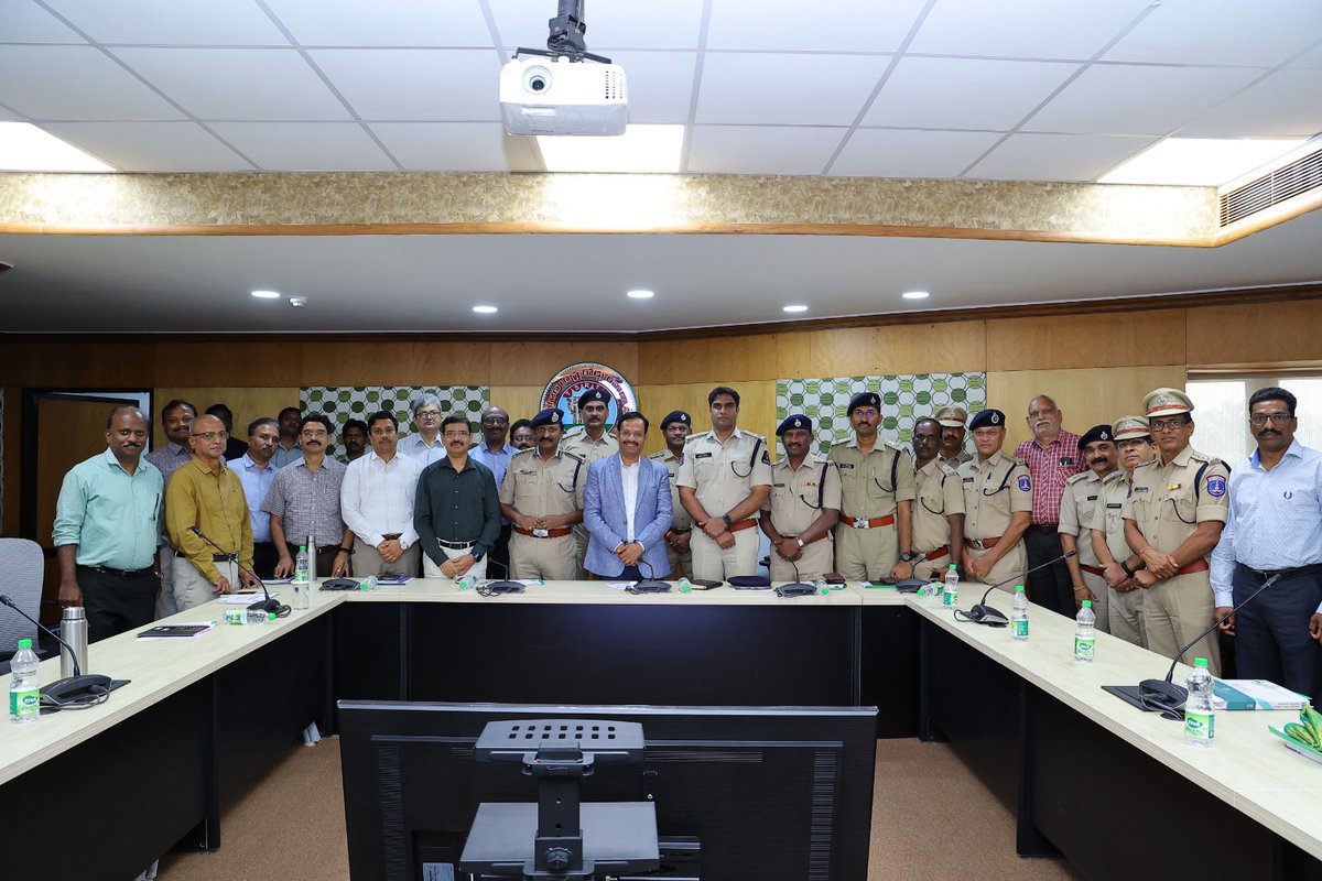 SajjanarVC_IPS's tweet photo. బతుకమ్మ, దసరా పండుగలకు ప్రయాణికులను క్షేమంగా గమ్యస్థానాలను చేర్చేందుకు #TSRTC పూర్తిస్థాయిలో సన్నద్ధమైంది. ఈ నెల 13 నుంచి 24వ తేది వరకు 5265 ప్రత్యేక బస్సులను ఏర్పాటు చేసిన సంస్థ.. ప్రయాణికులకు ఇబ్బందులు కలగకుండా అన్ని ఏర్పాట్లు చేస్తోంది. అందులో భాగంగానే హైదరాబాద్ లోని బస్ భవన్ లో సోమవారం టీఎస్ఆర్టీసీ ఎండీ వీసీ సజ్జనర్, ఐపీఎస్(@SajjanarVC) గారి  అధ్యక్షతన పోలీస్, రవాణా శాఖ అధికారులతో సమన్వయ సమావేశం జరిగింది.

“టీఎస్ఆర్టీసీకి పోలీస్, రవాణా శాఖలు ఎంతగానో సహకరిస్తున్నాయి. ముఖ్యంగా పండుగల సమయంలో సంస్థ ఉద్యోగులతో కలిసి వారు పనిచేస్తున్నారు. ప్రయాణికులను సురక్షితంగా, క్షేమంగా గమ్యస్థానాలకు చేరవేస్తున్నారు. సంస్థకు వస్తోన్న ఫలితాల్లో పోలీస్, రవాణా శాఖల పాత్ర కూడా ఉంది. గతంలో మాదిరిగానే ఈ దసరాకు ఆయా శాఖలు సహకరించాలి.” అని వీసీ సజ్జనర్, ఐపీఎస్ గారు కోరారు.

బతుకమ్మ, దసరా పండుగులకు సొంతూళ్లకు వెళ్లే ప్రయాణికులకు ఇబ్బందులు కలగకుండా అన్ని ఏర్పాట్లు చేస్తున్నట్లు తెలిపారు. ఈ నెల 20 నుంచి 23 వరకు అధిక రద్దీ ఉండే అవకాశముండటంతో.. ఆ మేరకు ప్రత్యేక బస్సులను అందుబాటులో ఉంచుతున్నట్లు పేర్కొన్నారు. అదనంగా 536 సర్వీసులకు ముందస్తు రిజర్వేషన్ సౌకర్యాన్ని సంస్థ కల్పించినట్లు వివరించారు. హైదరాబాద్, సికింద్రాబాద్ నుంచి రాష్ట్రం నలుమూలలతో పాటు ఆంధ్రప్రదేశ్, కర్ణాటక, మహారాష్ట్ర రాష్ట్రాలకు ప్రత్యేక బస్సులను నడుపుతున్నట్లు వెల్లడించారు.  గత దసరా కన్నా ఈ సారి దాదాపు 1000 (20 శాతం)  బస్సులను అదనంగా తిప్పుతున్నట్లు తెలిపారు. 

“హైదరాబాద్ లోని ఎంజీబీఎస్, జేబీఎస్, ఉప్పల్ క్రాస్ రోడ్స్, ఎల్బీనగర్ ఆరాంఘర్, కూకట్ పల్లి, గచ్చిబౌలి, బోయిన్ పల్లి, జగద్గిరిగుట్ట, సుచిత్ర, ఐఎస్ సదన్, బొరబండ, శంషాబాద్ లలో ప్రయాణికుల రద్దీ ఎక్కువగా ఉంటుంది. ఆయా ప్రాంతాల్లో ప్రత్యేక క్యాంప్ లను ఏర్పాటు చేసి ప్రయాణికులకు అన్ని సౌకర్యాలను కల్పిస్తాం. ప్రతి రద్దీ ప్రాంతం వద్ద పర్యవేక్షణ అధికారులను నియమిస్తున్నాం. ప్రయాణికుల రద్దీని బట్టి వారు ప్రత్యేక బస్సులు అందుబాటులో ఉంచుతారు. ప్రయాణికులకు సమాచారం అందించేందుకు ప్రత్యేకంగా వలంటీర్లనూ నియమిస్తున్నాం.” అని సజ్జనర్ తెలిపారు. 

ప్రయాణికులు సమయాన్ని వృథా చేసుకోకుండా టీఎస్ఆర్టీసీ ఇటీవల తీసుకువచ్చిన గమ్యం ట్రాకింగ్ యాప్ ను వినియోగించుకోవాలన్నారు. పండుగలకు రద్దీ ఎక్కువగా ఉందని వైట్ నంబర్ ప్లేట్ గల ప్రైవేట్ వాహనాల్లో ప్రయాణించి.. ఇబ్బందులు పడొద్దని సూచించారు. టీఎస్ఆర్టీసీలో ఎంతో అనుభవం గల డ్రైవర్లు ఉన్నారని, వారు సురక్షితంగా గమ్యస్థానాలకు చేరవేస్తారని చెప్పారు. 

బతుకమ్మ, దసరా ప్రత్యేక సర్వీసుల్లో ముందస్తు రిజర్వేషన్ ను సంస్థ అధికారిక వెబ్ సైట్ https://t.co/cpYkSGAM9tలో చేసుకోవాలని కోరారు. దసరా స్పెషల్ సర్వీసులకు సంబంధించి పూర్తి సమాచారం కోసం టీఎస్‌ఆర్టీసీ కాల్‌ సెంటర్‌ నంబర్లు 040-69440000, 040-23450033ను సంప్రదించాలని సూచించారు.

హైదరాబాద్ సిటీ అదనపు కమిషనర్(ట్రాఫిక్) జి.సుధీర్ బాబు మాట్లాడుతూ.. ప్రయాణికులకు మెరుగైన, నాణ్యమైన సేవలందిస్తోన్న టీఎస్ఆర్టీసీకి తమ సహకారం ఎప్పటికీ ఉంటుందని అన్నారు. బతుకమ్మ, దసరా పండుగలకు ప్రయాణికులను సొంతూళ్లకు చేర్చడానికి టీఎస్ఆర్టీసీతో సమన్వయంగా పని చేస్తామని చెప్పారు.

ఈ సమన్వయ సమావేశంలో హైదరాబాద్ ట్రాఫిక్ డీసీపీలు రాహుల్ హెగ్డే, అశోక్ కుమార్, శ్రీనివాస్, రాచకొండ, ఎల్బీనగర్ ట్రాఫిక్ డీసీపీ శ్రీనివాసులు, సైబరాబాద్ ట్రాఫిక్ అదనపు డీసీపీలు రణవీర్ రెడ్డి, వేణుగోపాల్ రెడ్డి, రవాణా శాఖ చెందిన ఆర్టీఏలు రఘునందన్ గౌడ్(ఇబ్రహీంపట్నం), రామచందర్(హైదరాబాద్ సెంట్రల్), శ్రీనివాస్ రెడ్డి (హైదరాబాద్ నార్త్)తో పాటు టీఎస్ఆర్టీసీ చీఫ్ ఆపరేటింగ్ ఆఫీసర్(సీవోవో) డాక్టర్ వి.రవిందర్, జాయింట్ డైరెక్టర్ డాక్టర్ సంగ్రామ్ సింగ్ జీ పాటిల్, ఎగ్జిక్యూటివ్ డైరెక్టర్లు మునిశేఖర్, కృష్ణకాంత్, పురుషోత్తం, వెంకటేశ్వర్లు, తదితరులు పాల్గొన్నారు.

@TSRTCHQ @PROTSRTC @puvvada_ajay #Dasara @HiHyderabad @hydcitypolice @HYDTP @RCKTRAFFIC @CYBTRAFFIC @cyberabadpolice