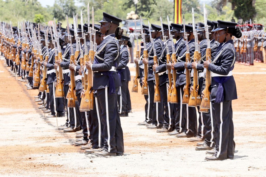PoliceUg's tweet image. #UgandaAt61 | The President of the Republic of Uganda, H.E. Gen. Yoweri Kaguta Museveni and the service chiefs are accorded a general salute during the ongoing Independence celebrations in Kitgum. The parade comprised exclusively of Uganda's armed forces.
#IndependenceDay2023