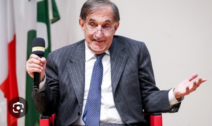 DavideR46325615's tweet photo. Il cognato di Ignazio La Russa ha 3 milioni di debiti con lo Stato.
Adesso capite perché a loro piacciono tanto i condoni?
#Report #LaRussa https://t.co/rOEkwBe7AV