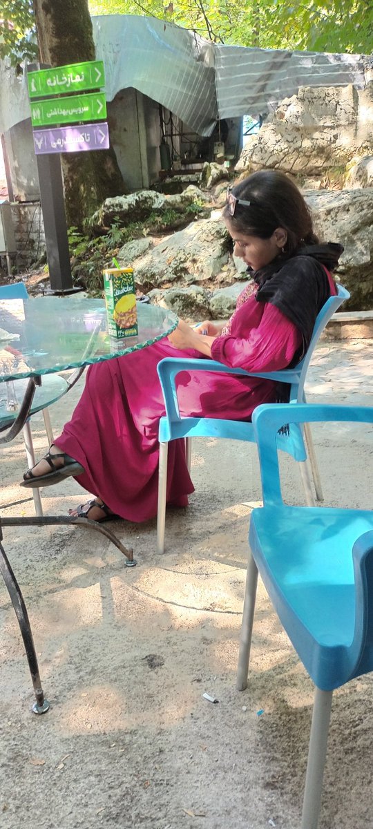 گاهی وقتا این عکسای یهویی ک بابام میگیره از همه ی عکسایی ک خودم میگیرم قشنگ تر میوفته💔💔