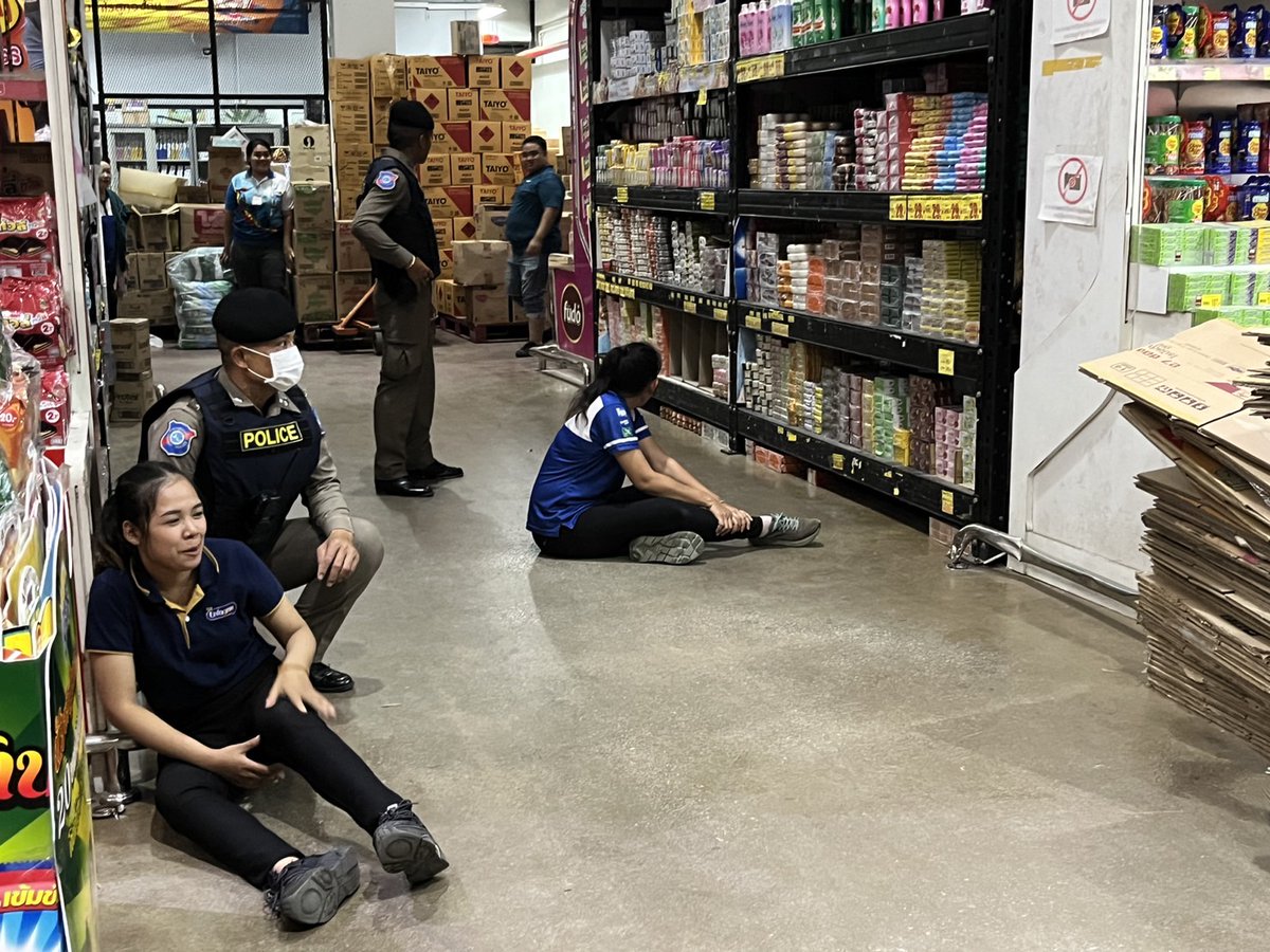 TouristPoliceTH's tweet photo. Loei tourist police ran active shooter drills to ensure safety for all.
The active shooter drills are to be run/co-run by all tourist police stations nationwide corresponded with the RTP's measures
#ทุกชีวิตต้องปลอดภัย
#ซ้อมไว้เพื่อความปลอดภัยของประชาชน https://t.co/oDxjAItiJj