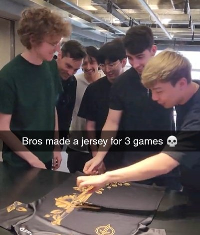 LoLQuestKR's tweet image. Okay hear me out, but how can u NOT laugh at that meme xdd?

#Worlds2023 #NAmen