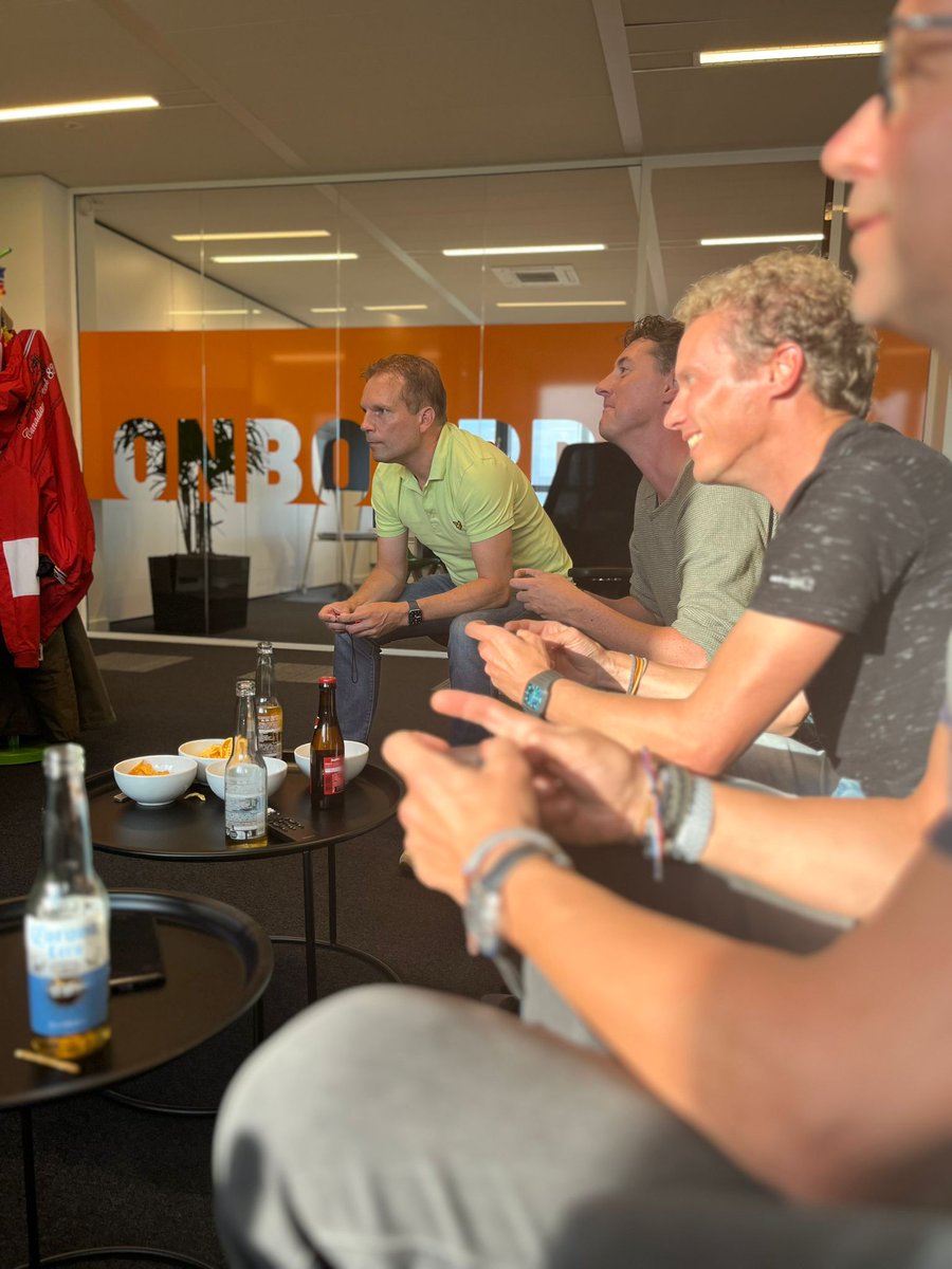 XTRM_dev's tweet photo. 🎮 Work hard &amp; Play hard 🎮

Onze medewerkers zetten zich niet alleen in om de beste resultaten te behalen, maar ze weten ook hoe ze moeten genieten! 🚀

En fanatiek? Dat zijn ze! En zeker tijdens een spelletje op de vrijmibo. 🥂

#vrijmibo #vrijdagmiddagborrel #workhard #m365 https://t.co/KARw40s4E5