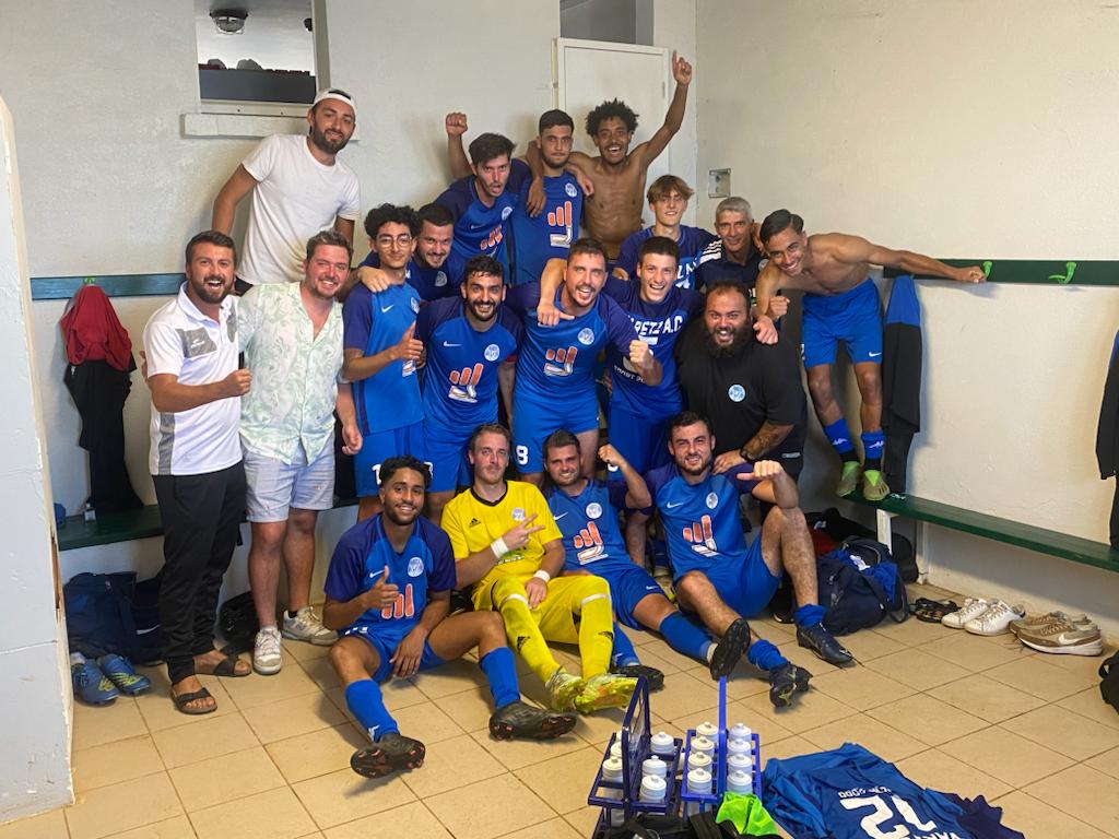 Varetz Athlétic Club (@varetzac) on Twitter photo 𝗩𝗜𝗖𝗧𝗢𝗜𝗥𝗘 💥
L'équipe première sort la SR3V (D1) de la Coupe <a href="/LigueFootballNA/">Ligue de Football Nouvelle-Aquitaine ⭐️⭐️</a> en s'imposant 1-2 à St-Robert ! 🔥
Félicitations au groupe pour cette très belle rencontre ! 👏
#VAC 💙 𝗩𝗜𝗖𝗧𝗢𝗜𝗥𝗘 💥
L'équipe première sort la SR3V (D1) de la Coupe <a href="/LigueFootballNA/">Ligue de Football Nouvelle-Aquitaine ⭐️⭐️</a> en s'imposant 1-2 à St-Robert ! 🔥
Félicitations au groupe pour cette très belle rencontre ! 👏
#VAC 💙
