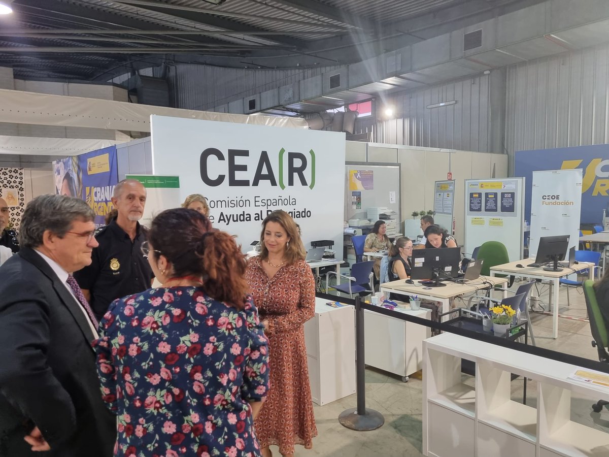 joseluisescriva's tweet photo. Muy emocionante visitar el #CREADE de Málaga, uno de los 4 que se pusieron en marcha en 🇪🇸 para ayudar a los desplazados de 🇺🇦 y que ha atendido ya a más de 24.000 personas
He felicitado por su trabajo a @policia @Fundacion_Ceoe @EUAsylumAgency @info_TGSS @SAEmpleo @CEARefugio https://t.co/AxRSIZuv8W