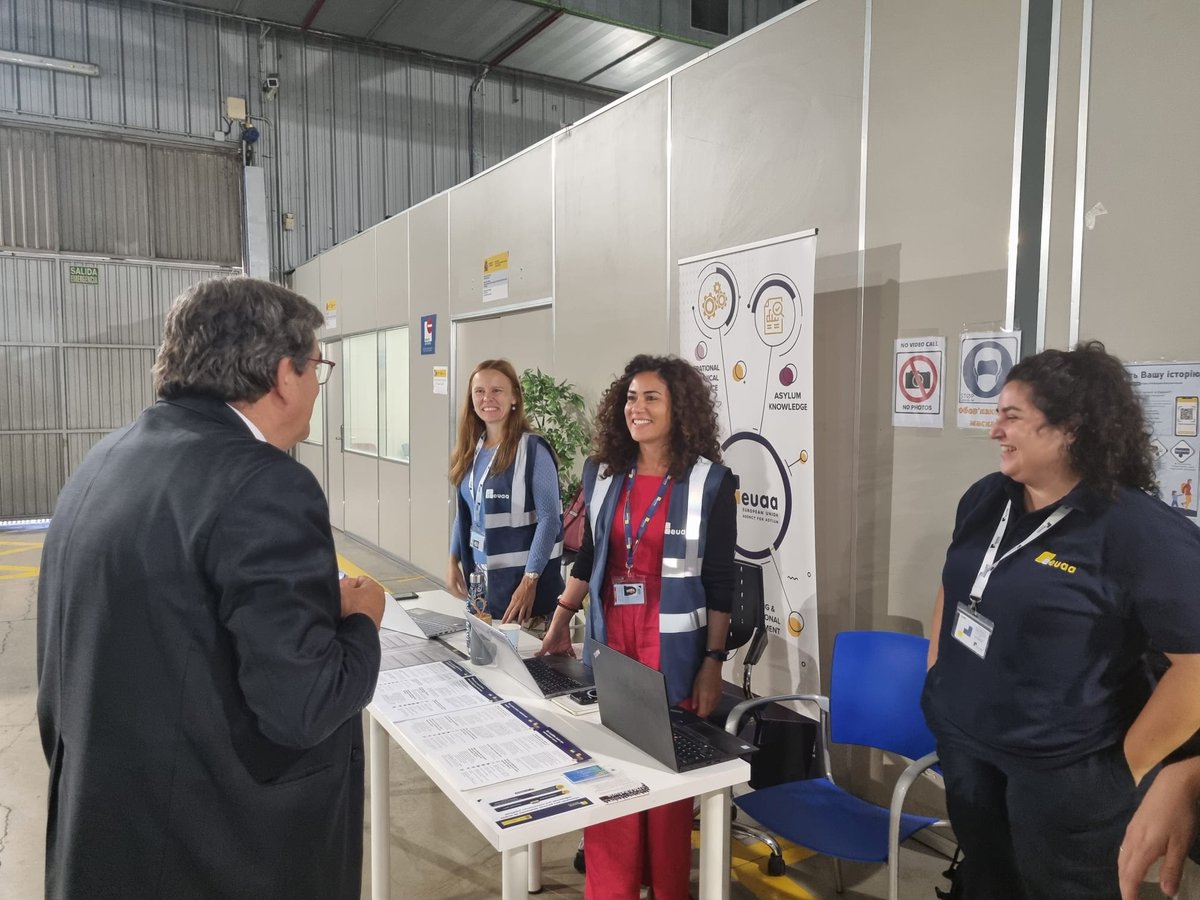 joseluisescriva's tweet photo. Muy emocionante visitar el #CREADE de Málaga, uno de los 4 que se pusieron en marcha en 🇪🇸 para ayudar a los desplazados de 🇺🇦 y que ha atendido ya a más de 24.000 personas
He felicitado por su trabajo a @policia @Fundacion_Ceoe @EUAsylumAgency @info_TGSS @SAEmpleo @CEARefugio https://t.co/AxRSIZuv8W