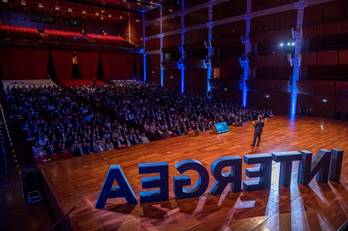 Autoingros's tweet photo. Condivisione dei risultati ottenuti, importanti novità e futuri obiettivi da centrare: questi i temi principali di “Over the dream”. 
Domenica 24 settembre anche noi di Autoingros eravamo all'auditorium Gianni Agnelli di Torino per festeggiare insieme i 20 anni di @GruppoIntergea https://t.co/zq3UfLDudq