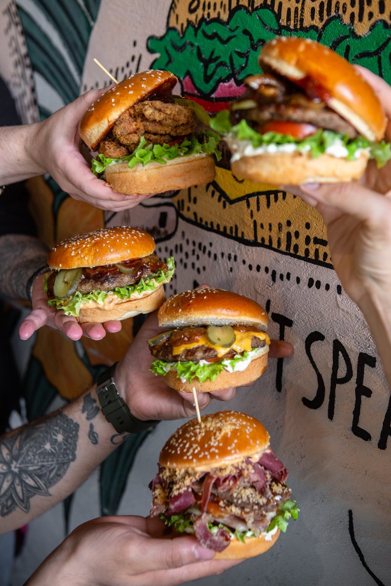 Haftaya daha enerjik başlamanın birden çok yolu burada Ohannes'li 😉🍔

#ohannesburger #burgerstore #burgerreels #burger #burgerlovers #burgers #onlinesipariş