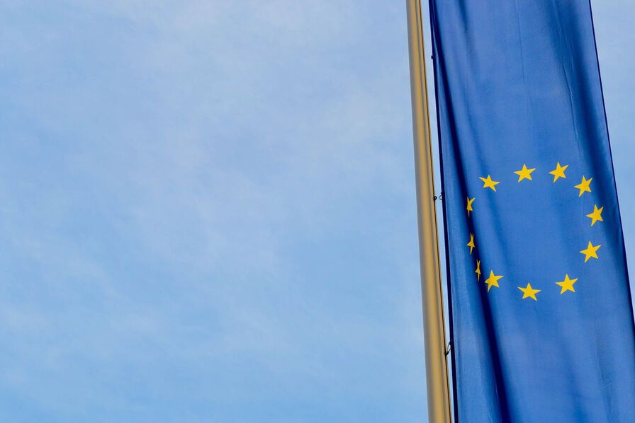 EMB_Europe's tweet photo. 📍 Pour créer son marché unique des #données, la Commission européenne a établi un cadre harmonisé pour l'échange des données personnelles et non personnelles

📍 Le point sur cette nouvelle législation

👉 https://t.co/5aNPBhVGdl 

#Marketing #MarketingDigital #Data #SmartData https://t.co/coPCGWCq1v