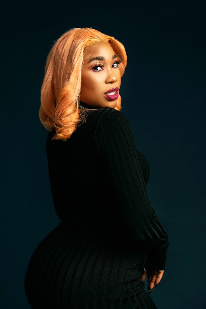 pearlcardy's tweet photo. Women Who Really Change The Game Are Always The Women No One Knows What To Do With Initially 👑

Keep Streaming “Hush” 🎵
Link bio ❤️

@bglrecords 

#pearlcardy #bgl #BigEngine https://t.co/o9PKkdNR5i