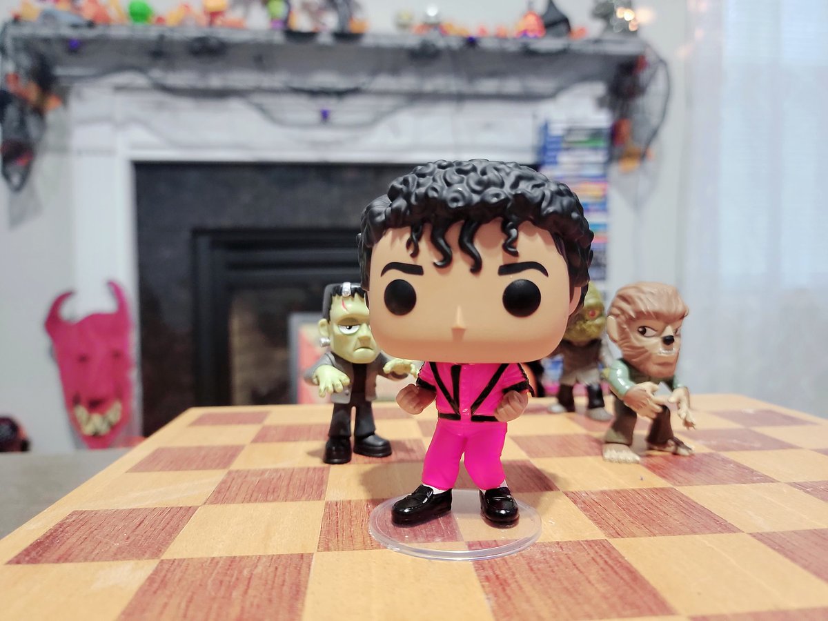 PopsZuri's tweet photo. This is Thriller !! #MichaelJackson #funko #Halloween2023 https://t.co/dDi1gSo0Ea