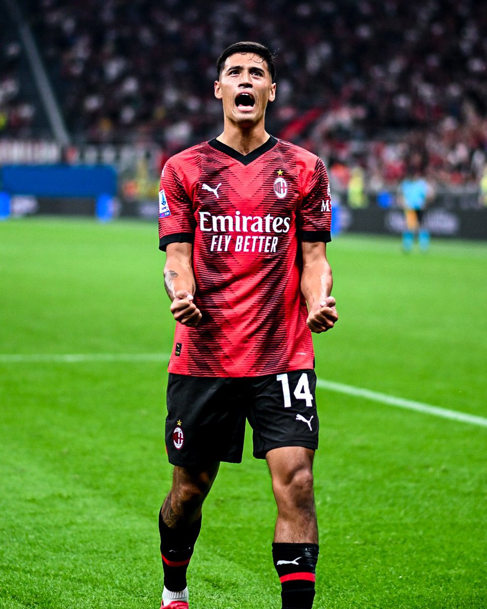 T_Reijnders's tweet photo. 𝐀𝐍𝐃𝐈𝐀𝐌𝐎 ❤️🖤

#SempreMilan https://t.co/lJsZW6bXGL