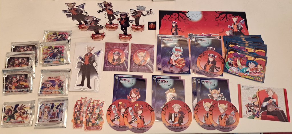 魔入間と魔主役のコラボカフェに参加！！グルッペンのラズベリーアイス美味しかったです！初めての参戦だったのでとても良い思い出になりました。
アクキーは初め5個買ってあたらなかったので付き添いの姉に追加購入してもらって見事お目当てのロボロさんのメインのやつをゲット出来ました！！神！！