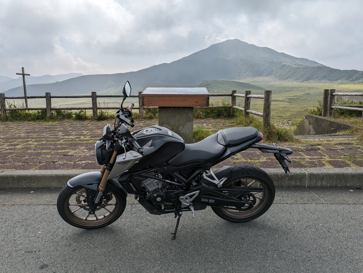 リュウちゃん
コメは一瞬帰って来て出て行った
お話は？

阿蘇は今日もモクモクでした

トイレのドアを開けっぱでトイレするんですけど
台所が見えるのですよ
その台所でモンシロチョウがギリ生きてて逃げようとしてた時
トカゲが捕まえて隠れて行った

俺の家は外かよw
両方コメが呼び込んだんだ