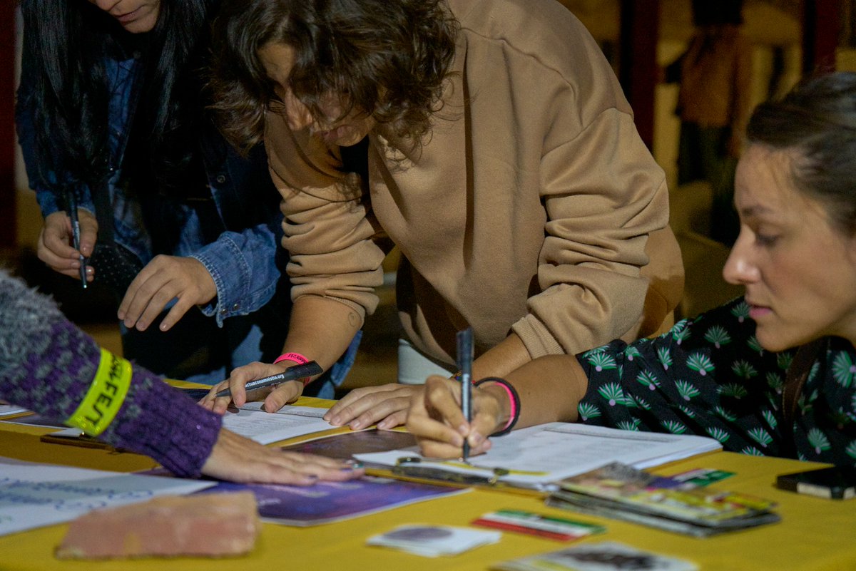 AmnistiaCLM's tweet photo. #ActionFest Música y derechos humanos unidos gracias a #ImposibleSound en Almagro. Con las mujeres de Irán y Afganistán. 📷 Fran González de @revistaindie https://t.co/0YfbYlwliS