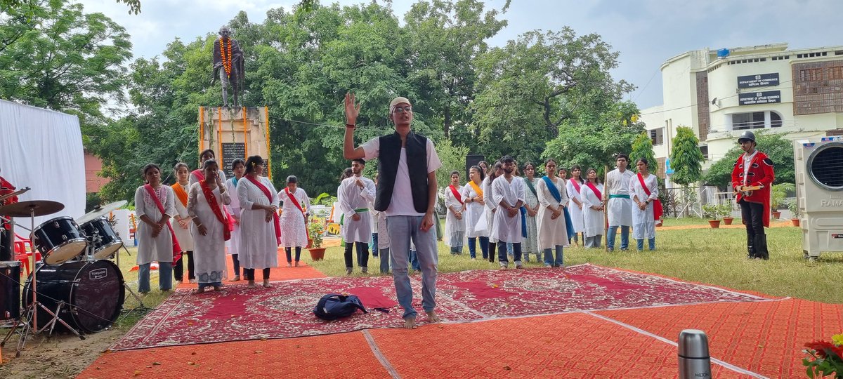 dswlkouniv's tweet photo. @lkouniv  students displayed glimpses from Mahatma Gandhi's life and struggle under the guidance of Prof. Madhurima Lal, Director Sanskriti https://t.co/Fsl6zOSaW5