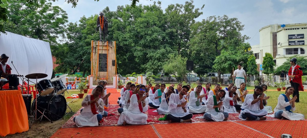 dswlkouniv's tweet photo. @lkouniv  students displayed glimpses from Mahatma Gandhi's life and struggle under the guidance of Prof. Madhurima Lal, Director Sanskriti https://t.co/Fsl6zOSaW5