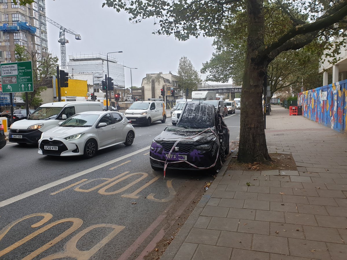 maryjane351's tweet photo. This has been here for a month now @lb_southwark  @MPSSouthwark in the bus stop zone of a major route (#A2 Old Kent Road) next to a pedestrian crossing next to a park (#BrimmingtonPark). Any chance of it being removed? #saferstreets #kidsnotcars #greenercleanersafer https://t.co/Dq7abSsIpB