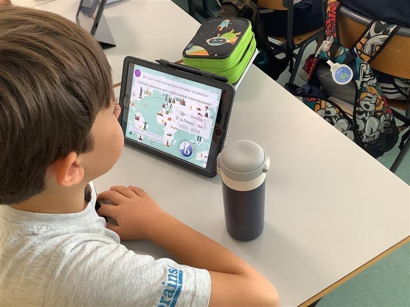 Colegio_Brains's tweet photo. Last week Primary 6 started with the workshops for the Exhibition! 📜

We reviewed what it means to be internationally minded learners, what attributes we are developing in our daily lives and what it means inquire.💡

We are looking forward to seeing the posters next week!🖼️🌏 https://t.co/Yxji5DtqgZ