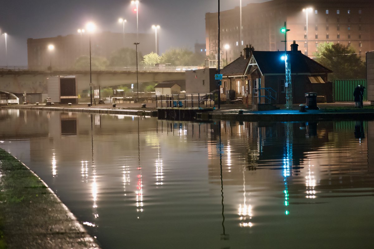 martkelly's tweet photo. Cumberland Basin at last nights very high tide.
#bristol #avon #night #photography https://t.co/u0U9VNZBOA