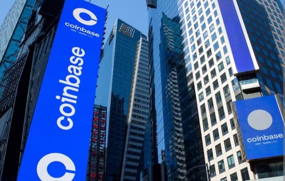 DecentraDecoded's tweet photo. "Big news from Coinbase! ๐ธ๐ฌ They've secured a Major Payment Institution license from the Monetary Authority of Singapore, paving the way for an expanded range of digital payment services in the country. #Coinbase #SingaporeCrypto #Crypto #decentradecoded https://t.co/lb7vo2kQeA
