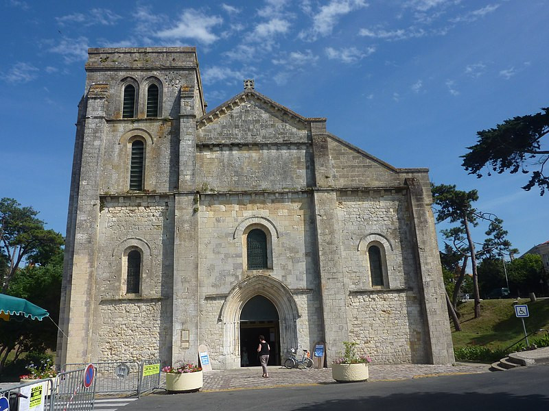 MonumentumFr's tweet photo. Eglise Notre-Dame de la Fin-des-Terres à #SoulacsurMer (#Gironde) Eglise d'un prieuré bénédictin dépendant de l'abbaye Sainte-Croix de Bordeaux. Une tradition orale attribuait la fondation du prieuré de Soulac ...
Suite 👉 https://t.co/7RoDFx9B28
#Patrimoine #MonumentHistorique https://t.co/HYEVohz6rb