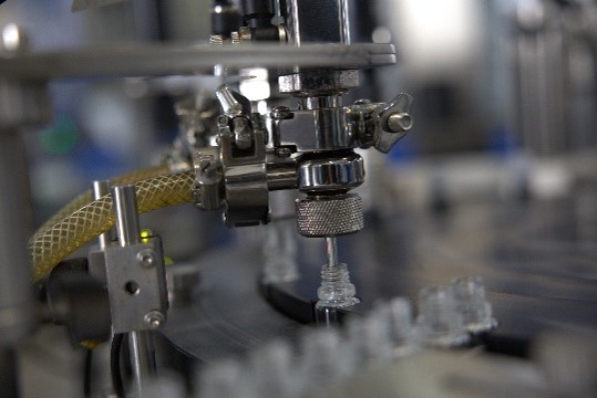 UPEVasociacion's tweet photo. 👉Para el sector del vapeo en España 🇪🇸, la seguridad y la innovación son pilares fundamentales.

💪Existe un trabajo constante para garantizar productos seguros y novedosos, asegurando una experiencia única. 

📸Os dejamos esta foto de una fábrica de uno de nuestros asociados. https://t.co/vdWR4Jozkp