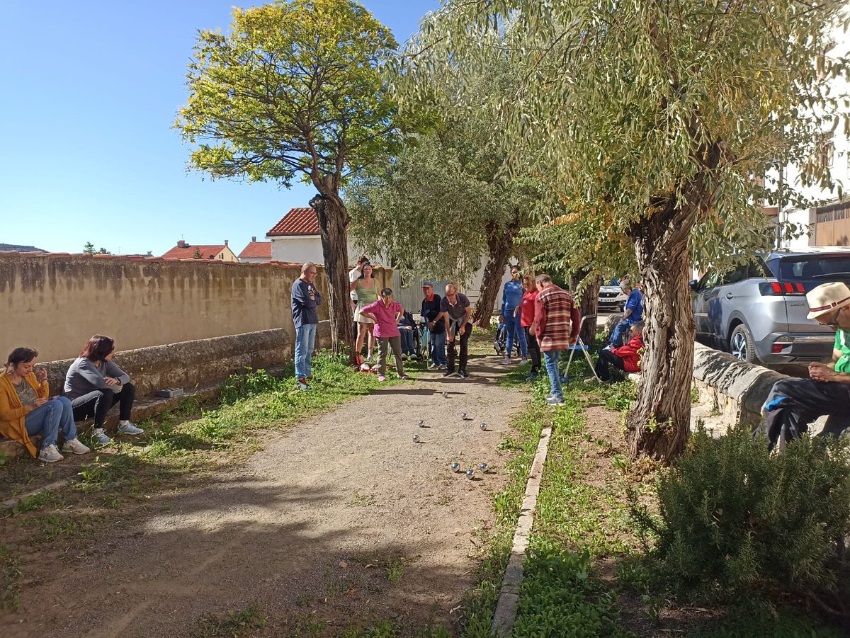 ataditeruel's tweet photo. Han finalizado las #fiestas de San Miguel de #MoraDeRubielos. Los usuarios del centro de #ATADI han disfrutado de muchas y variadas actividades: bailes, juegos, disfraces, comidas, vermús... Ha sido una semana intensa y muy divertida. https://t.co/KONmWFyZTu