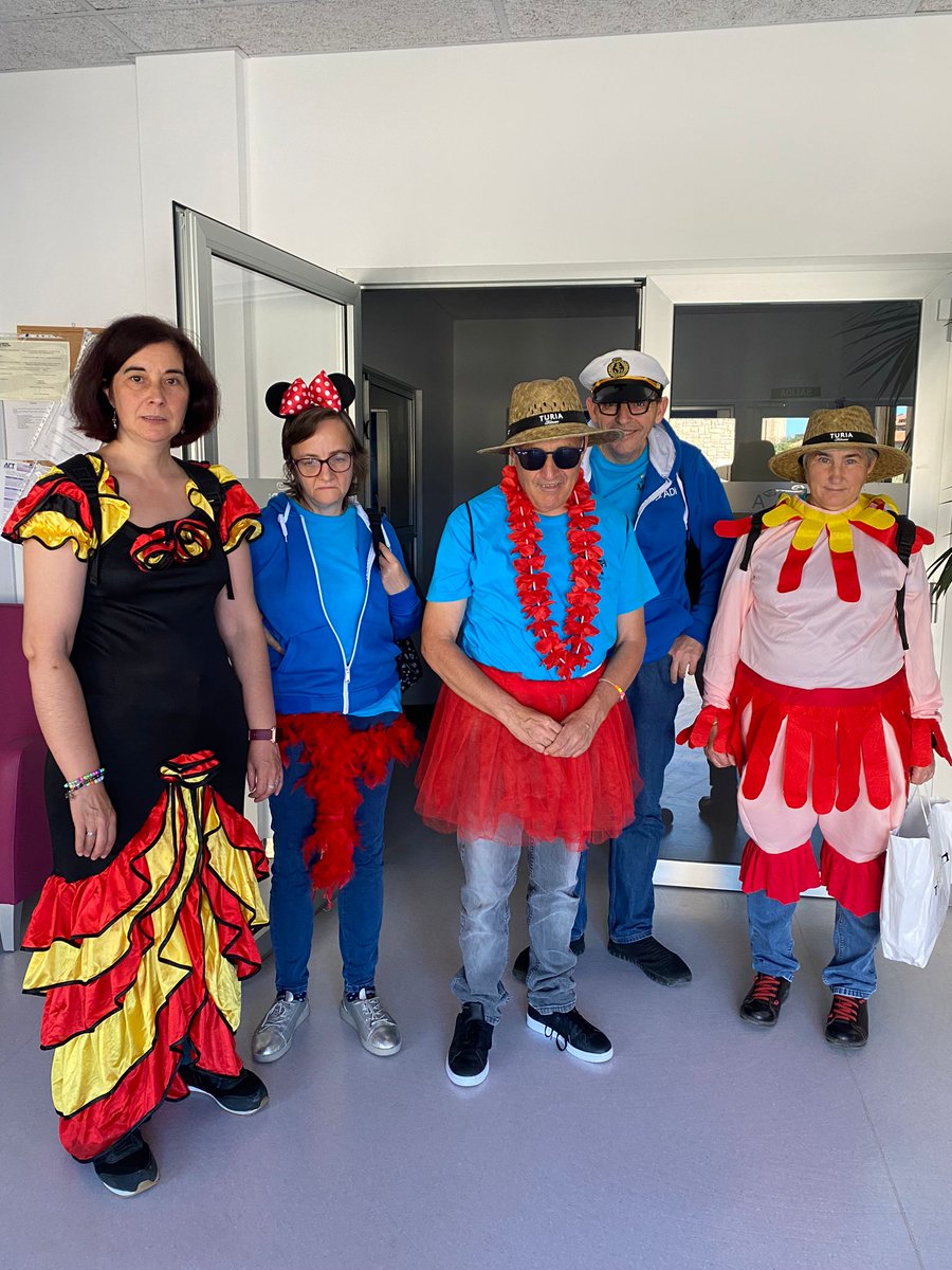 ataditeruel's tweet photo. Han finalizado las #fiestas de San Miguel de #MoraDeRubielos. Los usuarios del centro de #ATADI han disfrutado de muchas y variadas actividades: bailes, juegos, disfraces, comidas, vermús... Ha sido una semana intensa y muy divertida. https://t.co/KONmWFyZTu