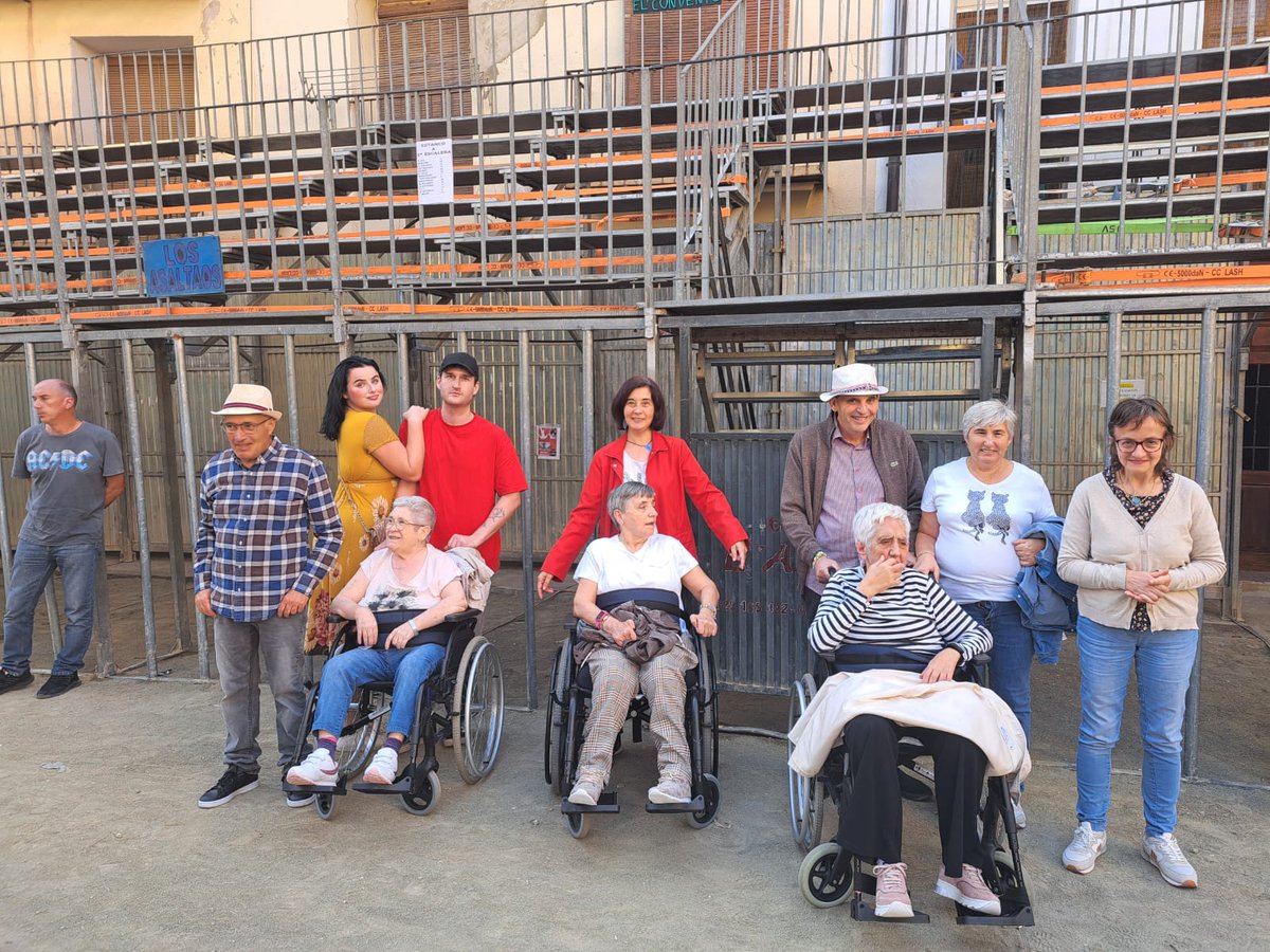 ataditeruel's tweet photo. Han finalizado las #fiestas de San Miguel de #MoraDeRubielos. Los usuarios del centro de #ATADI han disfrutado de muchas y variadas actividades: bailes, juegos, disfraces, comidas, vermús... Ha sido una semana intensa y muy divertida. https://t.co/KONmWFyZTu