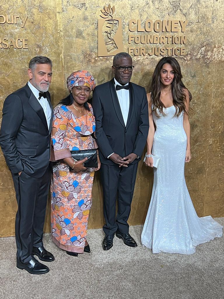 Afro_Actu's tweet image. Le 28 septembre, Dr. Denis Mukwege, prix Nobel de la paix 2018, a reçu un prix qui récompense l'implication de toute une vie dans le combat contre les violences sexuelles en RDC, lors de la 2e édition des #Albies de la fondation Clooney.

#RDC #CIV225 #CHEZMOIAUCONGO #Mali