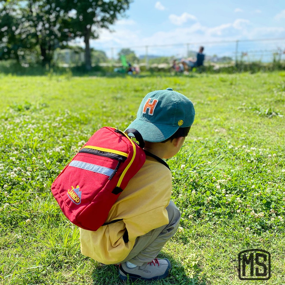 muddy_sox's tweet photo. JANDD
【Katahn Bookpack】
小学校入学前位の子供向けリュック
青色バージョンもあります！

前面ポケットには視認性と安全性のため、 反射材あり！
#JANDD #ジャンド　#キッズパック　#子供リュック　#リュック　#遠足　#登園バッグ　#アウトドア　#子供バッグ　#コーデュラナイロン https://t.co/TSwiiGhgEG