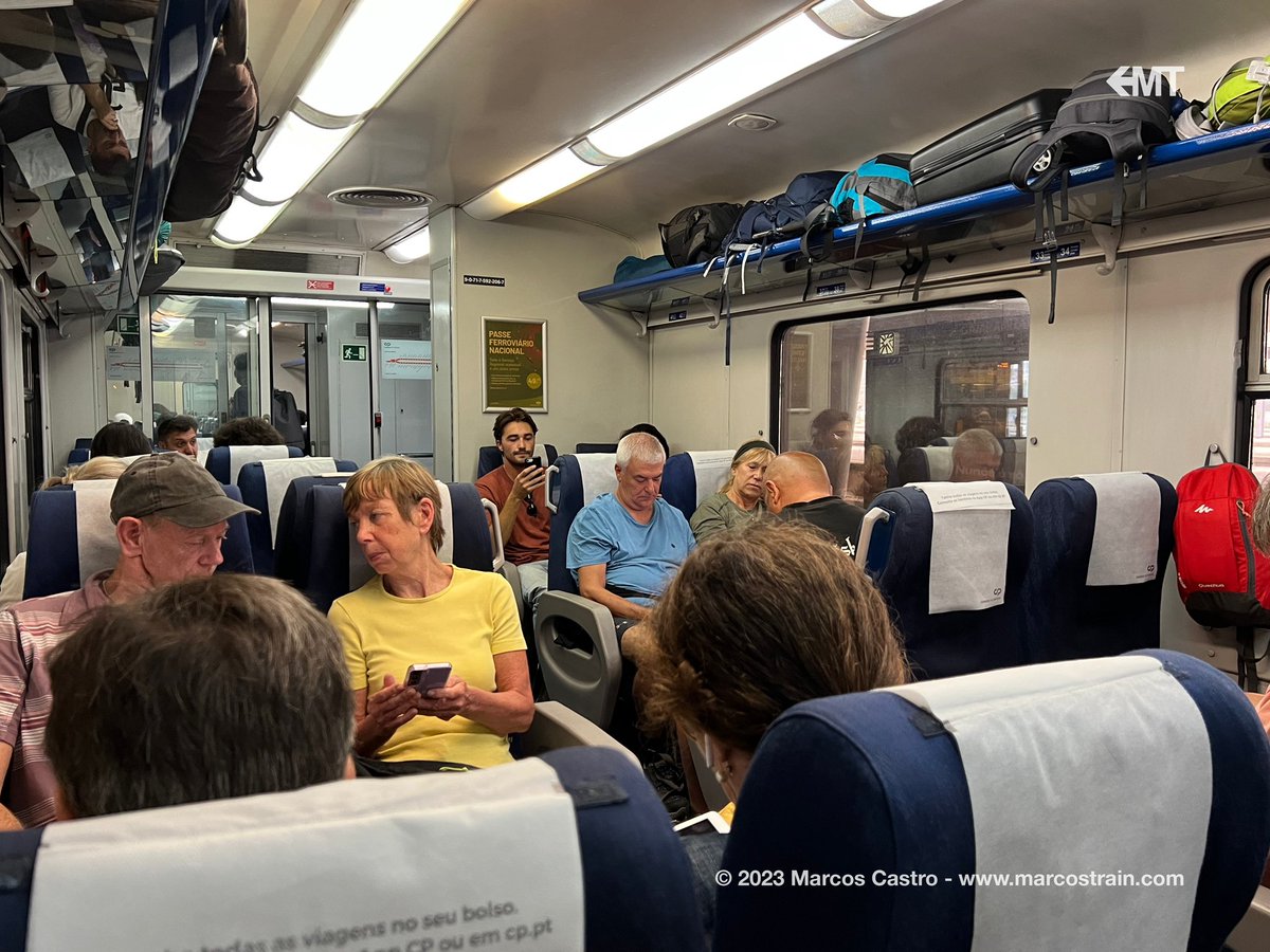 marcostrain's tweet photo. 🚆🇵🇹 Leaving Portugal onboard the #TrenCelta, an international train service connecting Porto and Vigo 🇪🇸 operated by CP and served by this class 592.2 DMU. A route with stunning landscapes and modest trains which has a lot of potential but very bad timetables. https://t.co/yh5Cu1BwvF