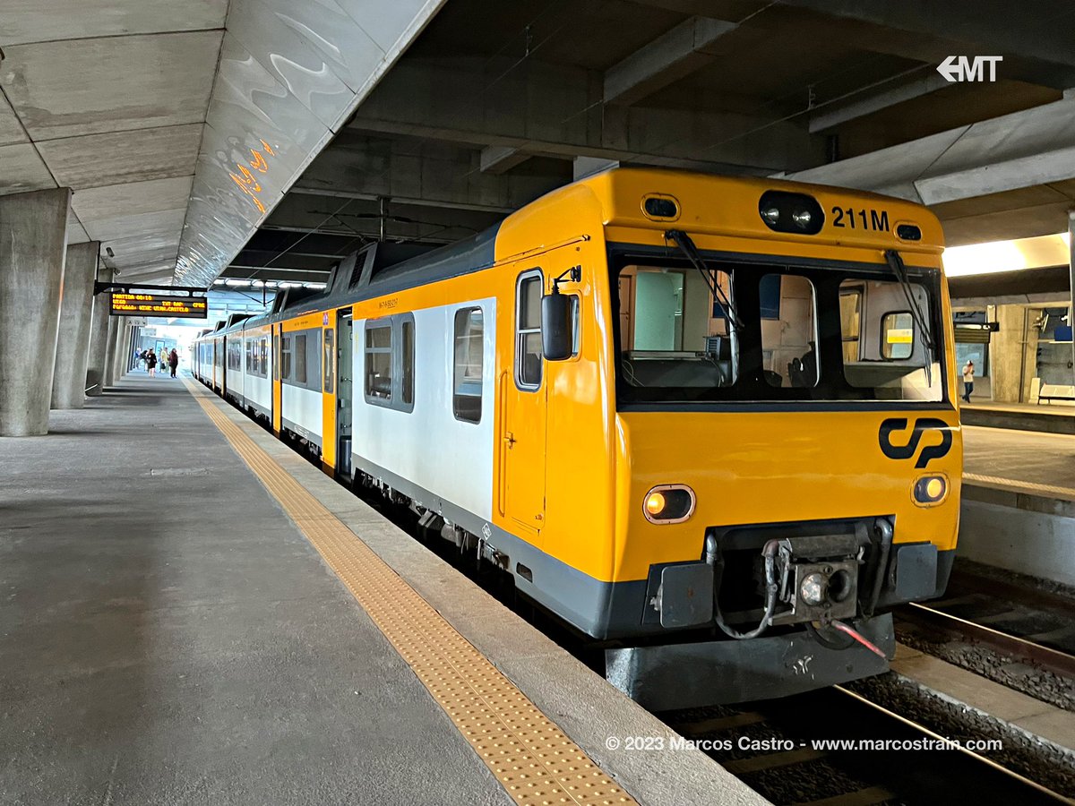 marcostrain's tweet photo. 🚆🇵🇹 Leaving Portugal onboard the #TrenCelta, an international train service connecting Porto and Vigo 🇪🇸 operated by CP and served by this class 592.2 DMU. A route with stunning landscapes and modest trains which has a lot of potential but very bad timetables. https://t.co/yh5Cu1BwvF
