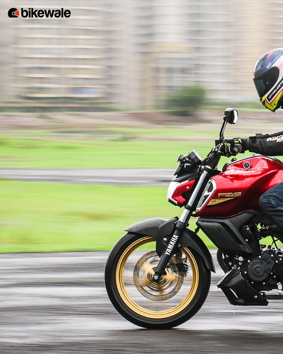 BikeWale's tweet photo. #YamahaFZSFiV4 gets a comfortable riding position. This bike is quite easy to ride in the city. The bike is equipped with a 149cc engine that offers decent fuel efficiency. Letβs take a peek at some stunning images of #Yamaha #FZSFiV4.
Read more: https://t.co/Kj7i2Zs9Mv
#BWPhotos https://t.co/kQ4wY2GiI1
