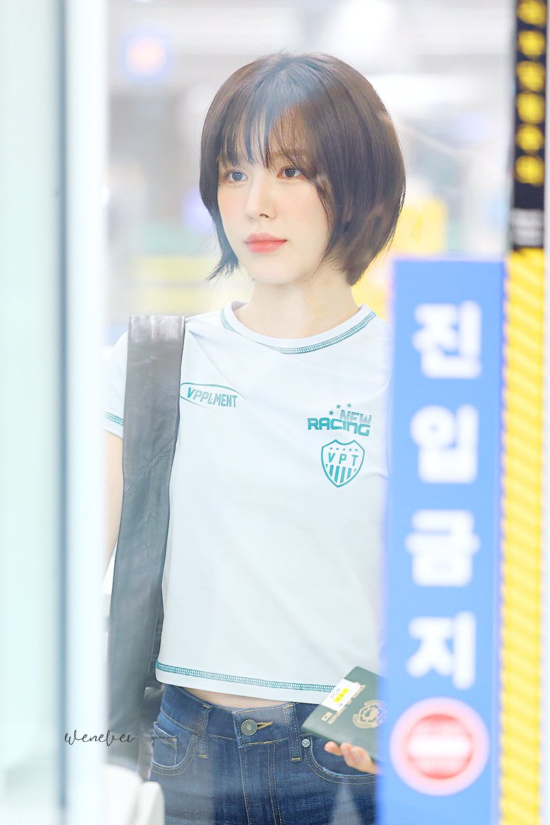 wenever940221's tweet photo. 230523 ICN #웬디 #WENDY 

다들 좋은 하루🩵🫡 https://t.co/AZgcyoczll