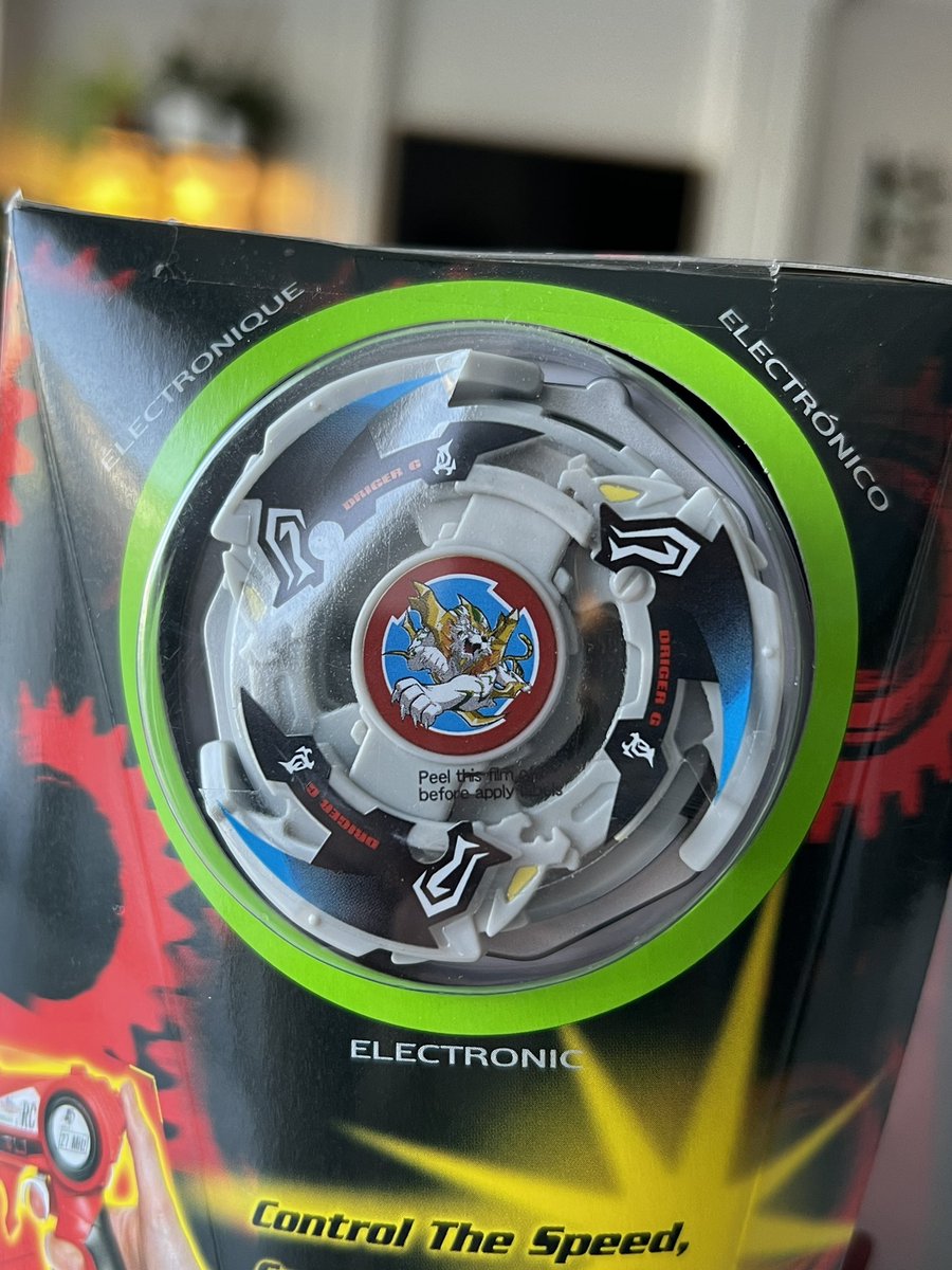 CyForceX's tweet photo. Anybody know what version of Beyblade this is? Apparently it is RC controlled. Whut??? #BEYBLADEX #beybladeplasticgen #drigergrevolution #beybattle #cyforcex https://t.co/cpTklFIkq8