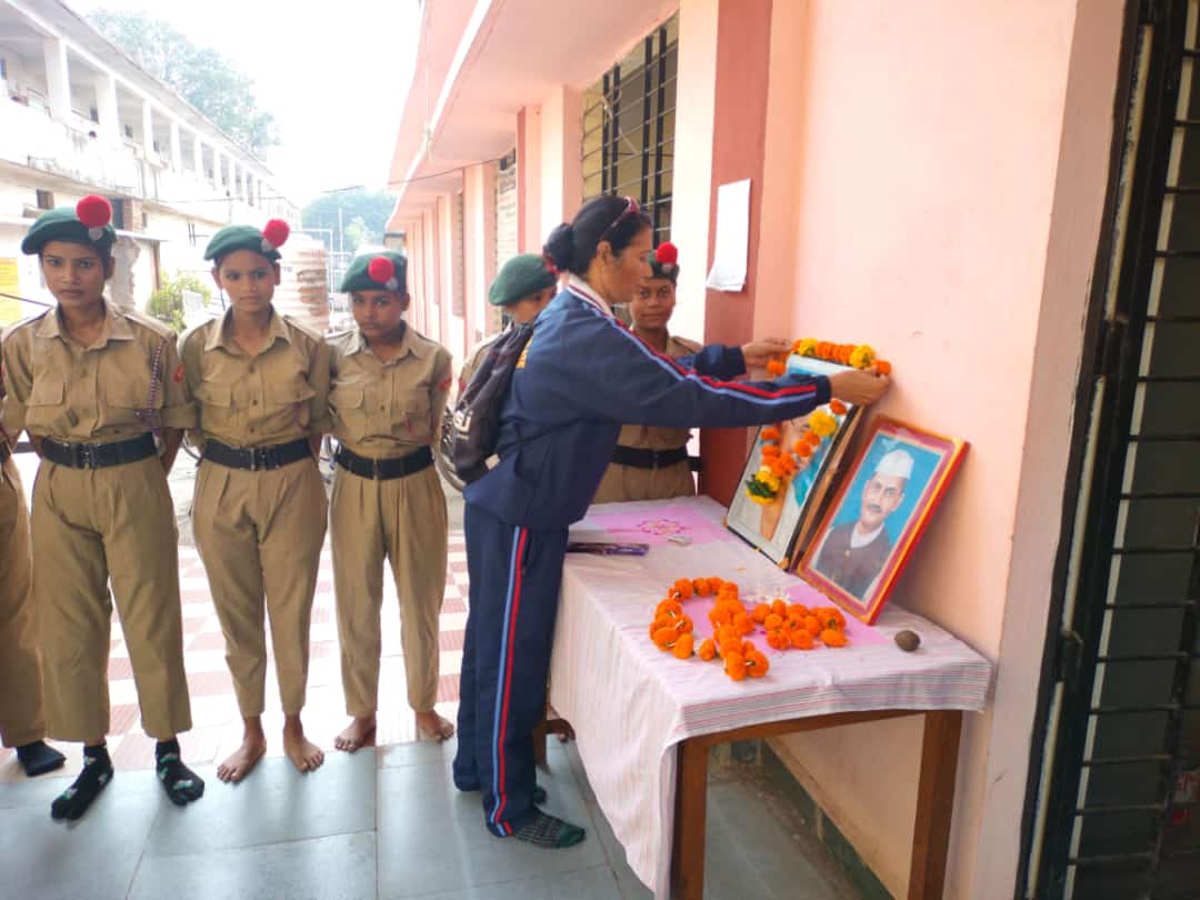 36Cadets's tweet photo. Cadets from institutes from Khandwa, Burhanpur, Barwani, Harda and Khargone observed the auspicious day by awareness March, honouring the father of nation and taking the pledge for clean India campaign https://t.co/LU7yLCgrTu