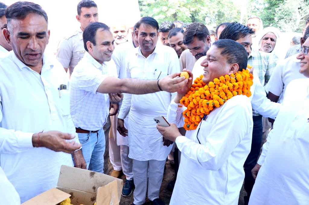 imramniwass's tweet photo. गांव - सिंसर में बने 01 करोड़ 21 लाख रुपए से बूस्टर का उद्घाटन करने का सौभाग्य प्राप्त हुआ।

अब आशा करता हूं कि पूरे गांव के पानी की समस्या का समाधान हो सकेगा।

साथ ही पूरे गांव को भाखड़ा का शुद्ध पेयजल उपलब्ध कराने का प्रयास जारी है।
#jind #sinser https://t.co/dLvcDRma4v