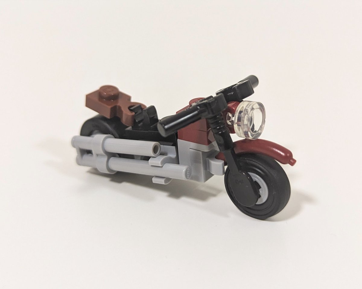 Criga_88's tweet photo. Another addition to my minifig scaled motorbikes inspired by the @LEGO_Group Creator Expert set 10269, the Harley-Davidson Fat Boy. 
#LEGO #City #HarleyDavidson #MOC https://t.co/Whn1NgFYNl