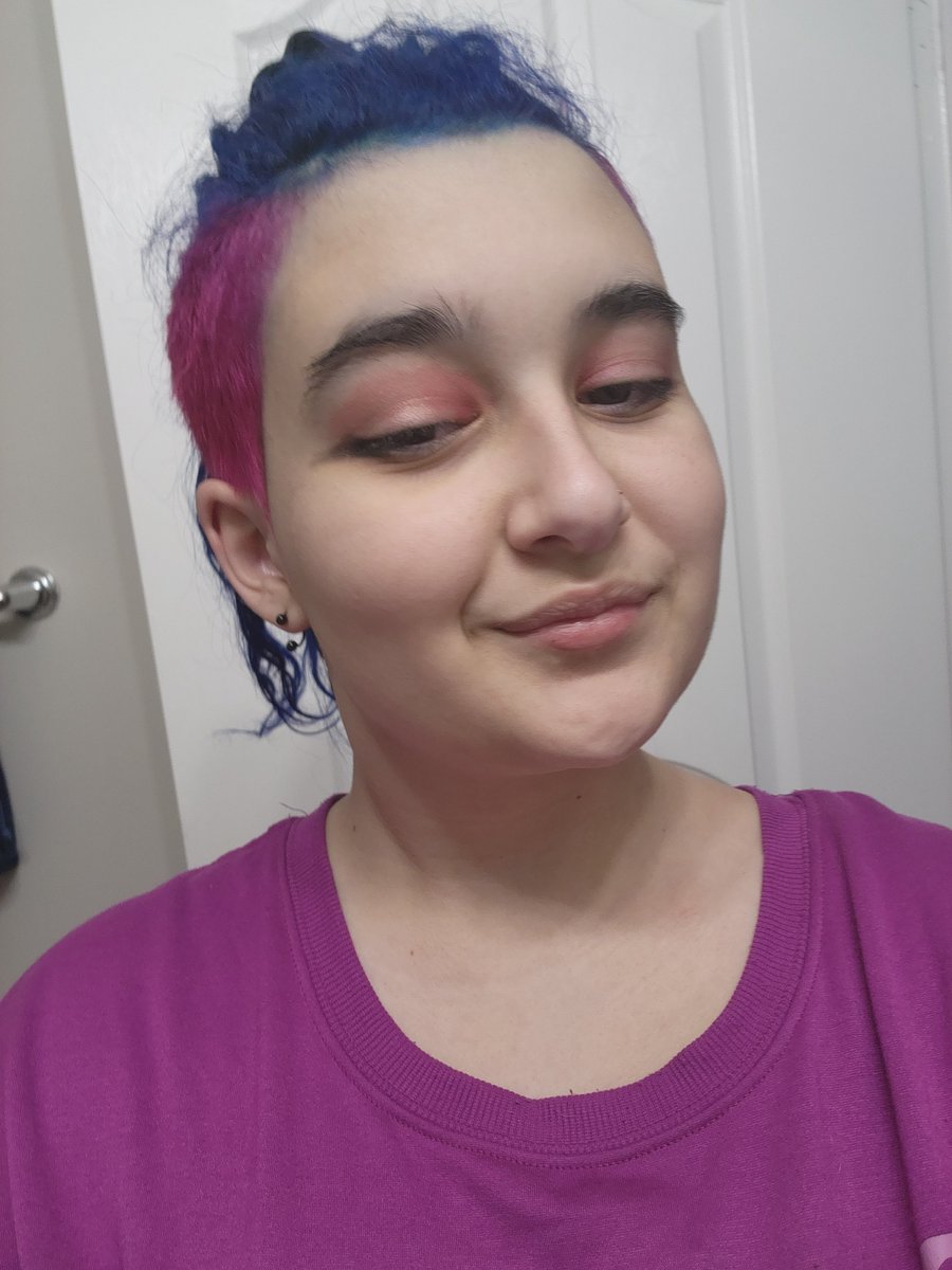 ADHDwithFabu's tweet photo. POV: you just played with makeup. LOL 🤣 #makeupamateur #makeupfail https://t.co/iGOgjCYjT0