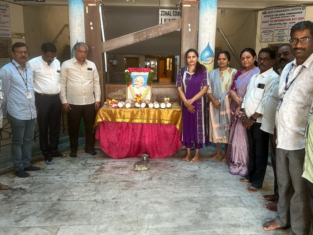 ZC_Kukatpally1's tweet photo. Celebrated  Mahatma Gandhi jayanthi at #Kukatpally zone #GHMC  with a training session on  Home composting  by Dr.Kale to all officers. 
#GandhiJayanti2023
#composting  #solidwastemanagement

@KTRBRS
@arvindkumar_ias 
@GadwalvijayaTRS 
@CommissionrGHMC https://t.co/ZAxQM99XHT