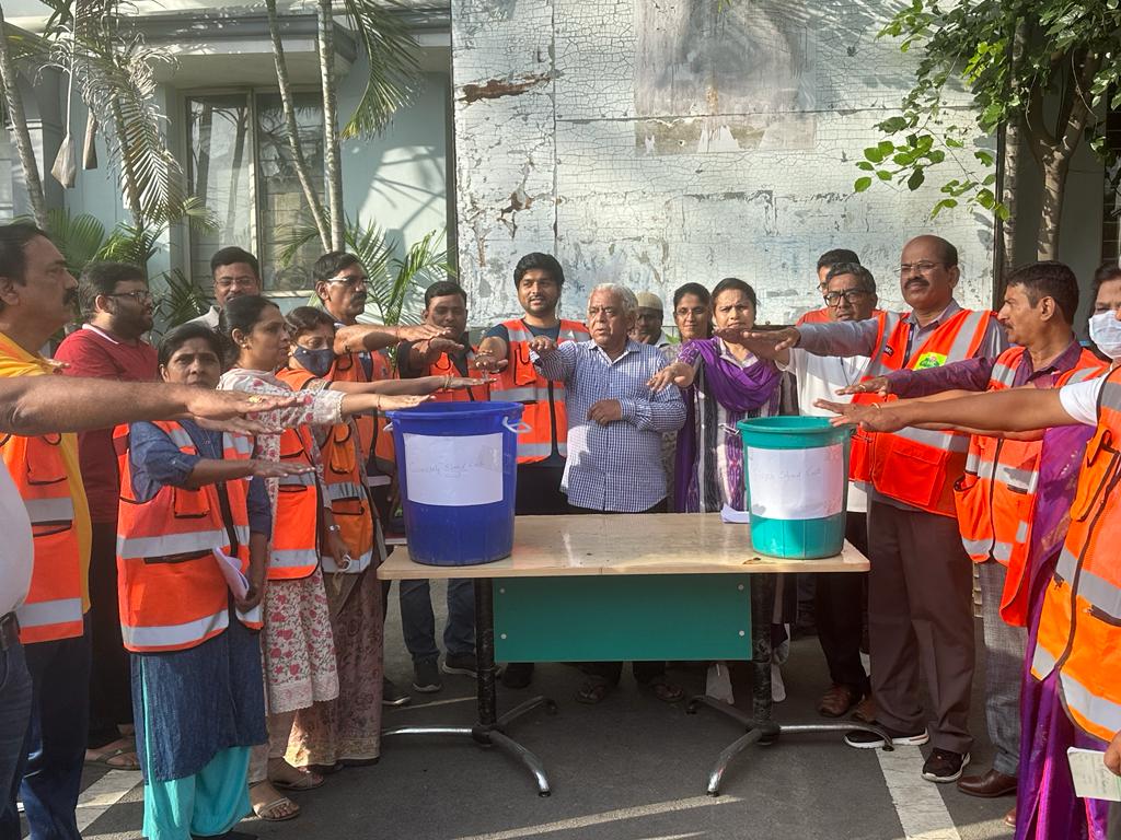 ZC_Kukatpally1's tweet photo. Celebrated  Mahatma Gandhi jayanthi at #Kukatpally zone #GHMC  with a training session on  Home composting  by Dr.Kale to all officers. 
#GandhiJayanti2023
#composting  #solidwastemanagement

@KTRBRS
@arvindkumar_ias 
@GadwalvijayaTRS 
@CommissionrGHMC https://t.co/ZAxQM99XHT