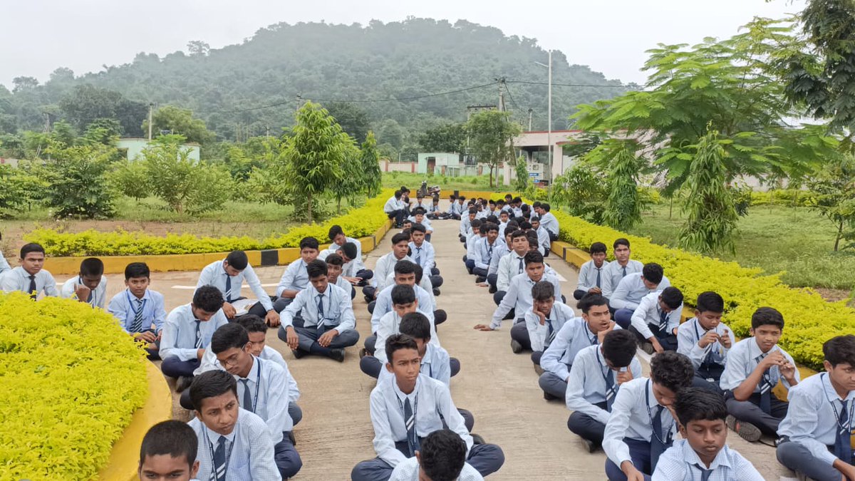 jnvrgda_18's tweet photo. Mahatma Gandhi and Lal Bahadur Shastri Jayanti Celebration , JNV Rayagada , Odisha #NVShq #NVSROBPL #NVScommissioner #SwachhBharat #SwachhataHiSeva #SwachhtaAbhiyan https://t.co/88M2XzJrCa
