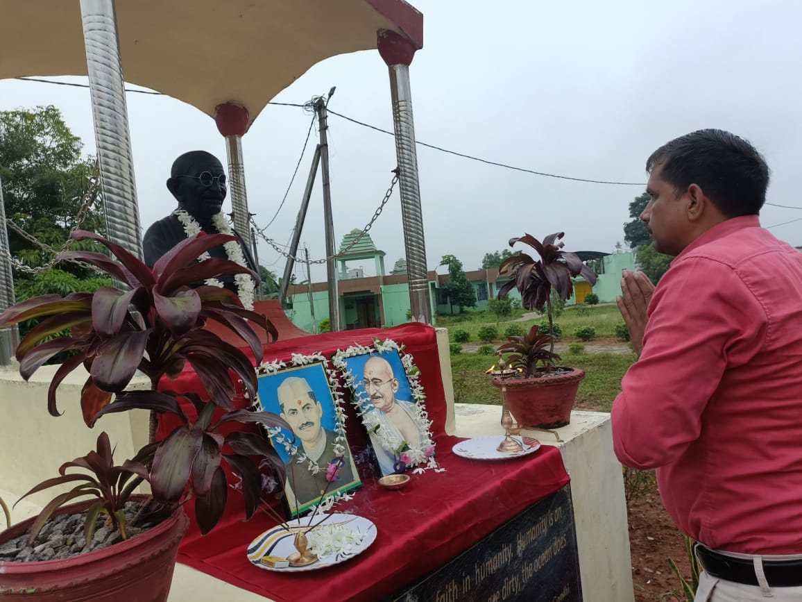 jnvrgda_18's tweet photo. Mahatma Gandhi and Lal Bahadur Shastri Jayanti Celebration , JNV Rayagada , Odisha #NVShq #NVSROBPL #NVScommissioner #SwachhBharat #SwachhataHiSeva #SwachhtaAbhiyan https://t.co/88M2XzJrCa