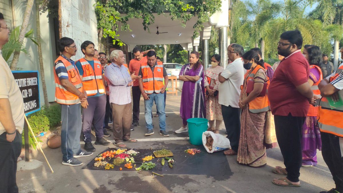 Swachh_GHMC's tweet photo. On the eve of Mahatma Gandhi Birth Anniversary a demonstration by Dr.Sharad P. Kale on composting and followed by Swachhata pledge by GHMC officials. @CommissionrGHMC @RoopaMishra77 @SwachhBharatGov @cdmatelangana #SwachhataHiSeva @Secretary_MoHUA https://t.co/u54gTMBNDk
