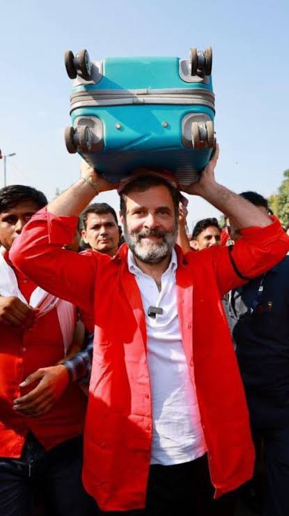 DelhiNiwasi's tweet image. It is difficult to be a man:

- His politics is not working 

- He is not married

- All he has his old mother, sister Pinki &amp;amp; #PIDIS in his life 

- Currently out of the jail on bail.  

- #RahulGandhi acting hard, but still, dumb is dump 

No Respect for him 🤓