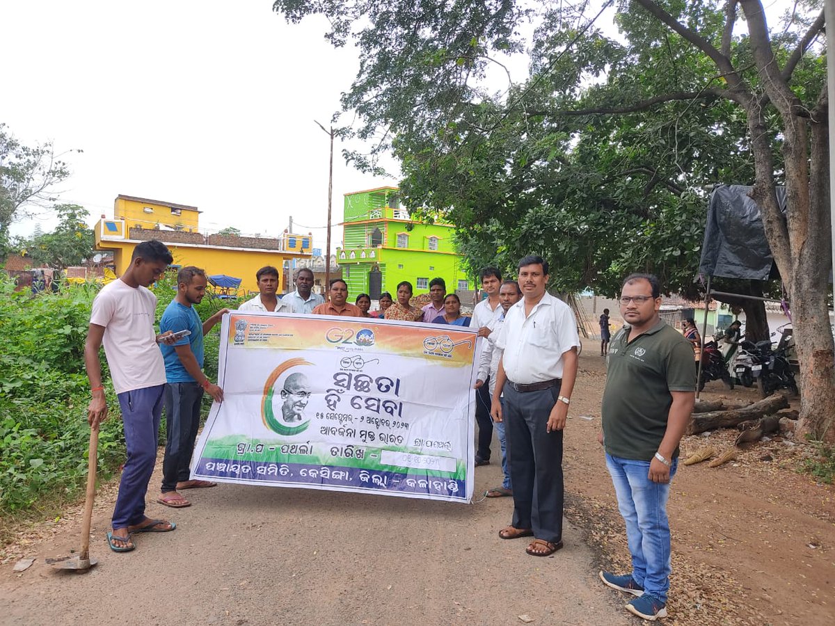 BdoKesinga's tweet photo. Cleaning drive on Swachhata Hi Seva in different GPs of Kesinga Block #Kalahandi District #CMO , #PRdepartment ,
@CMO_Odisha
@PRDeptOdisha
@ZPKalahandi
@SBMGramin
@SwachSurvekshan https://t.co/FlJq3E0e0B