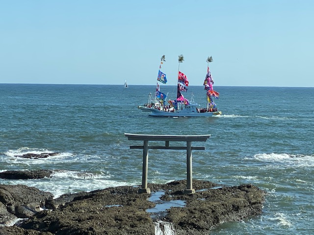fukeisoga1982's tweet image. The Oarai Art Museum, established in 1979, is also famous as art museum with a spectacular view.

Fukeisoga is designed to give the most beautiful view of Kamiiso at Oarai coast.

#kamiiso #spectacularview